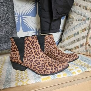 Espirit animal print ankle boots in 7.5